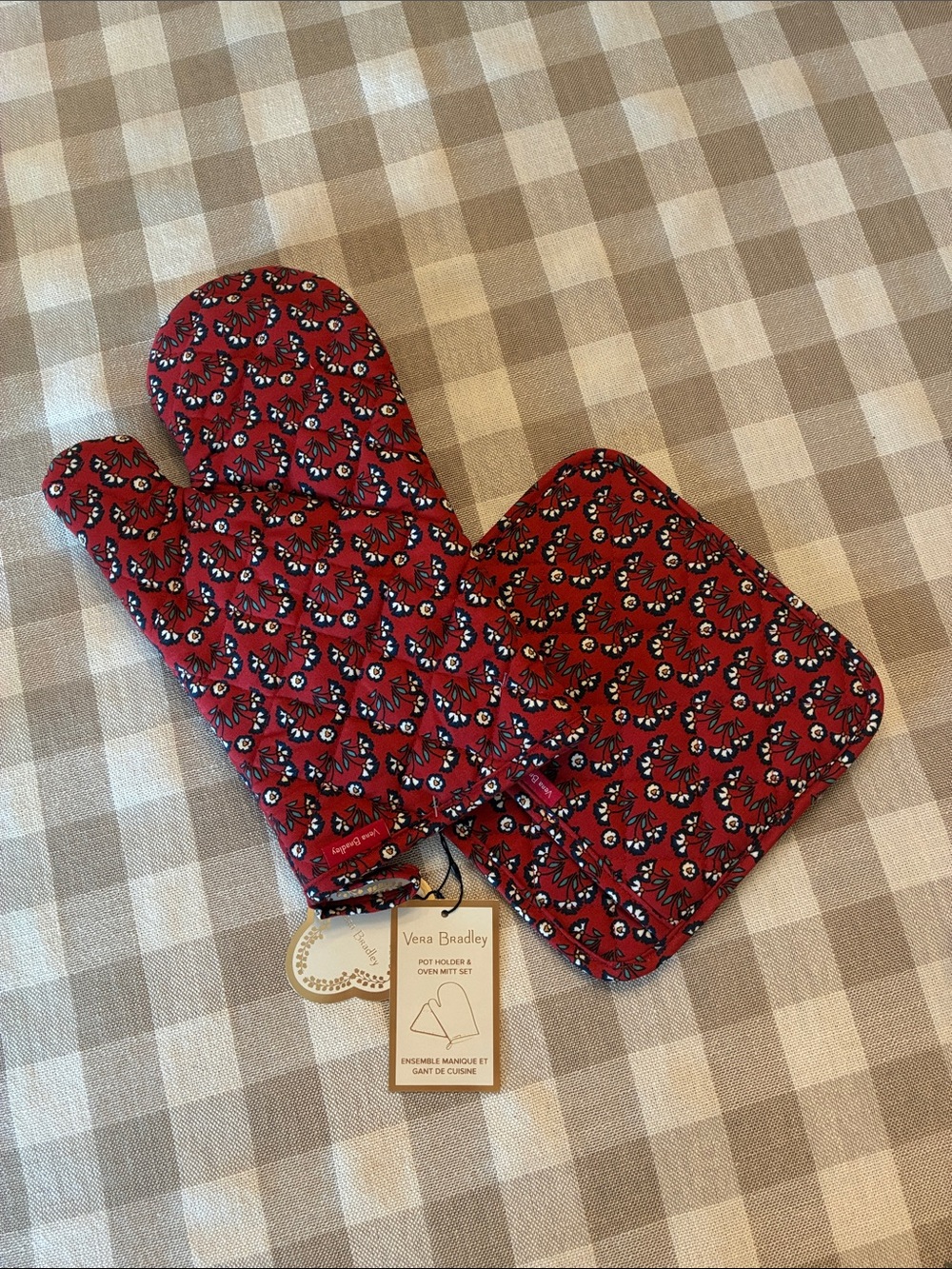 Vera Bradley oven mitt set NWT